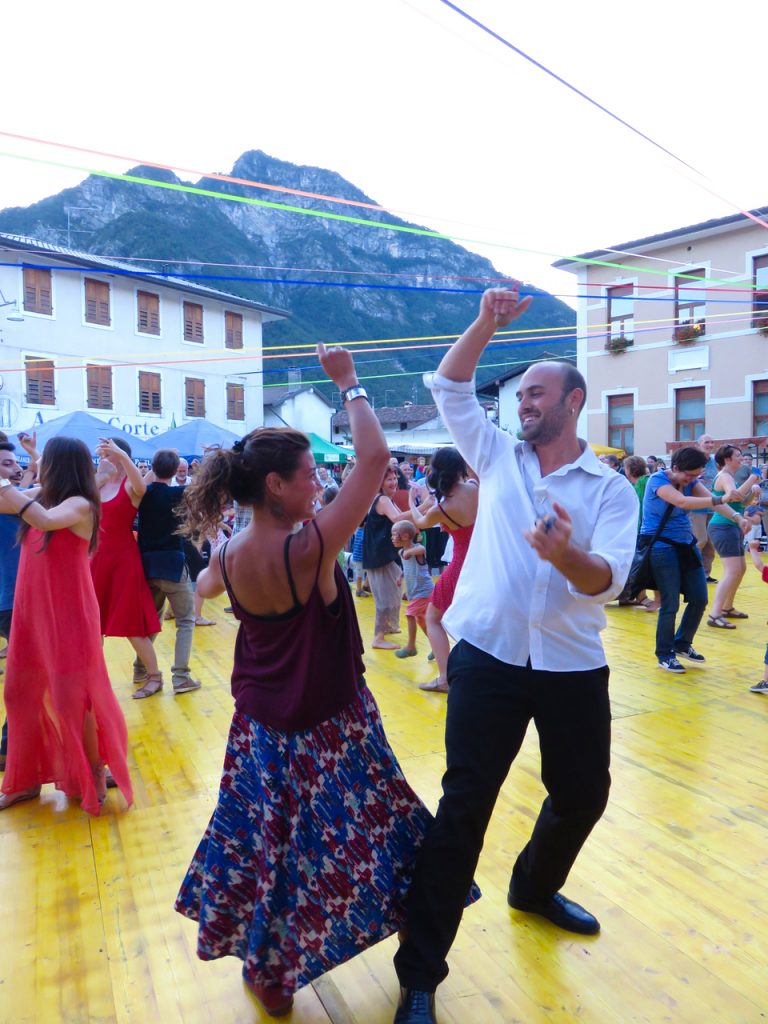  festival folk, festinval, Tramonti di Sotto, Pordenone, Friuli-Venezia Giulia, festinval 2016, tarantella