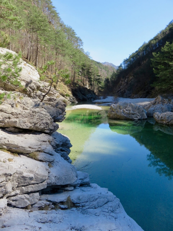 pozze smeraldine, fiume Meduna a Tramonti di Sopra, Friuli Venezia Giulia