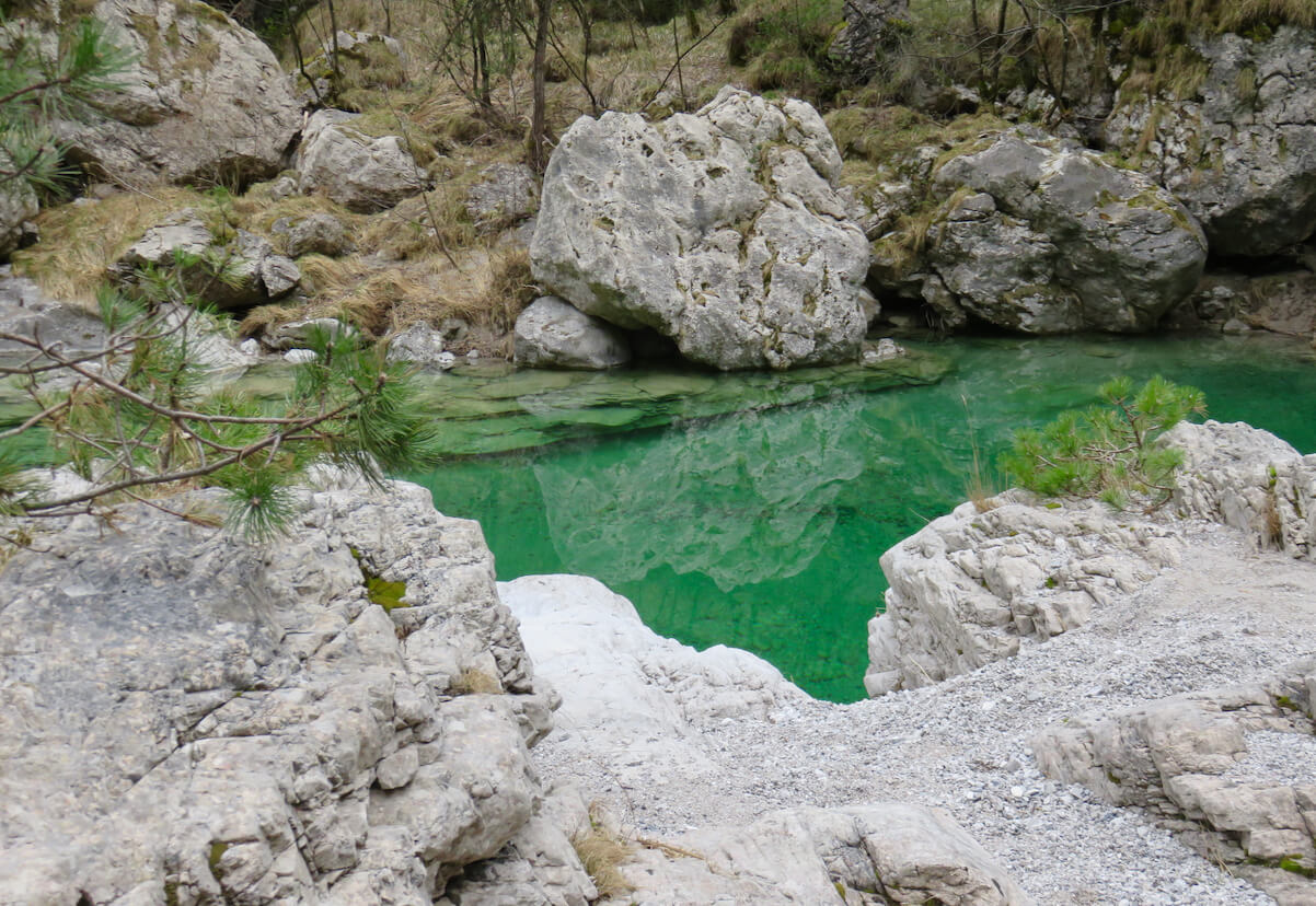 pozze smeraldine, Val Tramontina, Friuli Venezia Giulia, riflessi nell'acqua